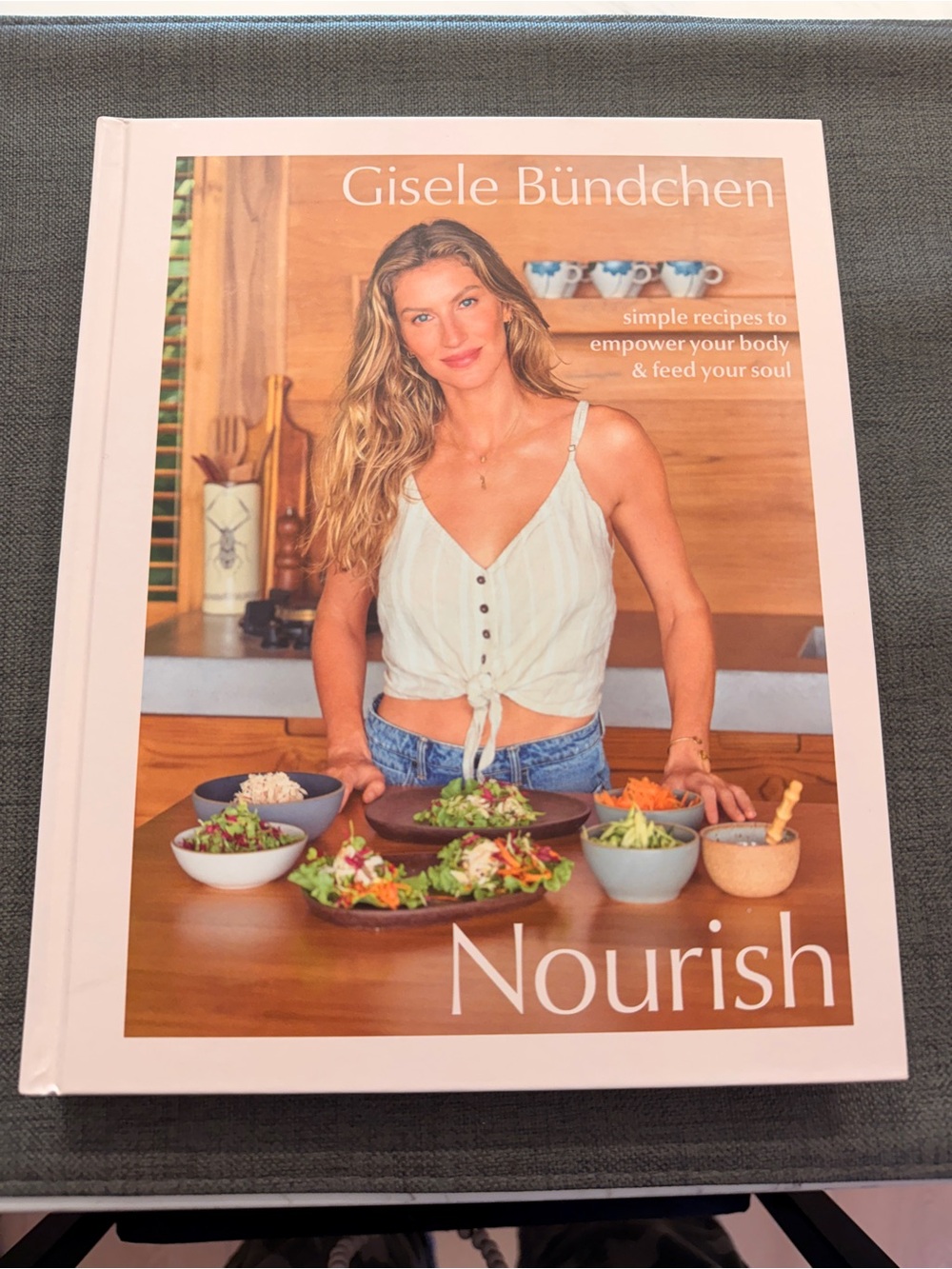 Nourish Cookbook - Gisele Bundchen